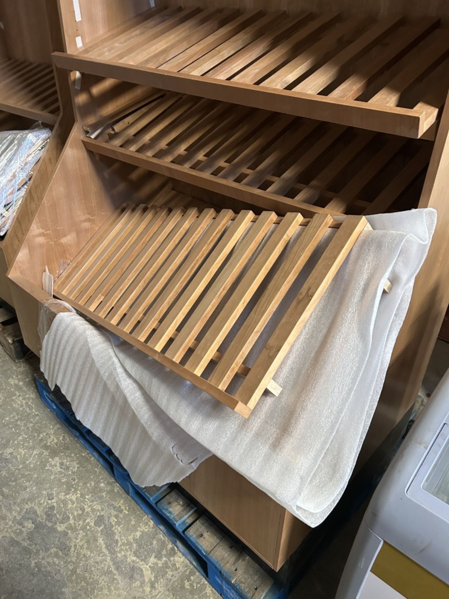 NEW 4FT WOODEN MERCHANDISING SHELVING UNIT - Image 2 of 3