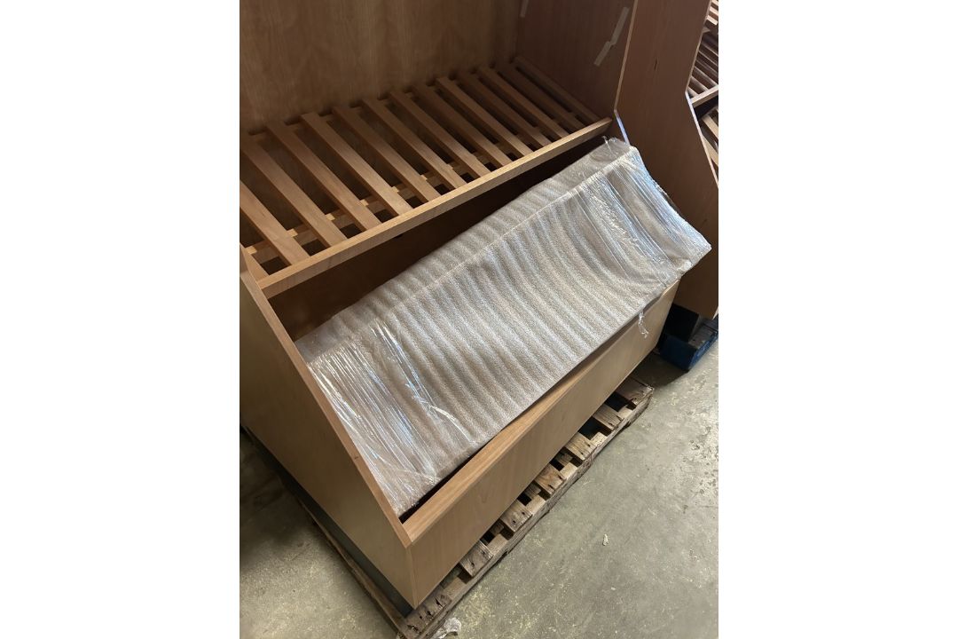 NEW 4FT WOODEN MERCHANDISING SHELVING UNIT - Image 2 of 4