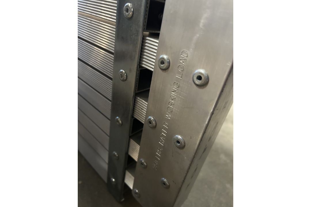 COLLAPSIBLE 10FT TO 17FT METAL SCAFFOLD - Image 4 of 5
