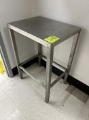 24IN X 18IN STAINLESS STEEL TABLE