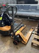 GLOBAL INDUSTRIAL MANUAL PALLET JACK