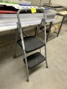 FRONT LINE STEP LADDER