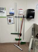 GROUP OF JANITORIAL ITEMS