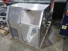 Hoshizaki ice maker w/ storage
