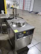BKI auto-lift fryer