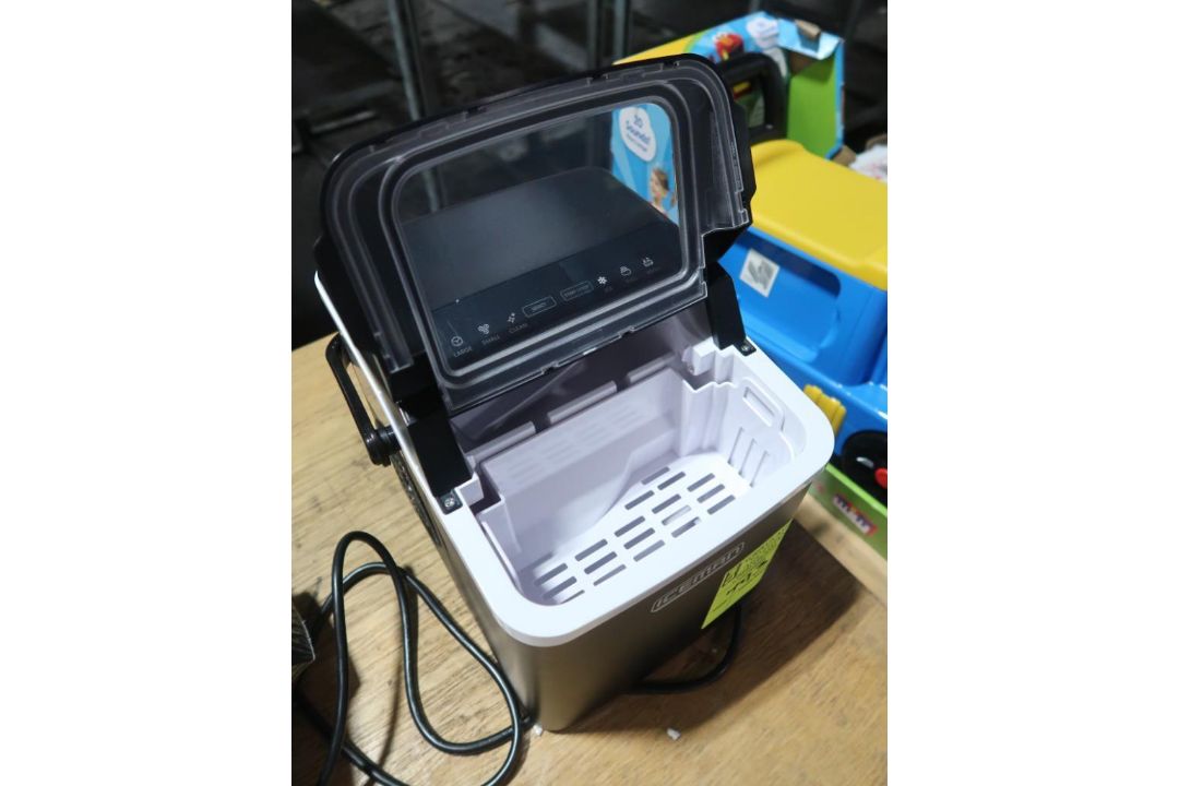 Chefman Iceman personal ice maker - Image 2 of 4