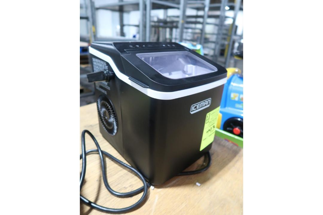 Chefman Iceman personal ice maker - Image 1 of 4