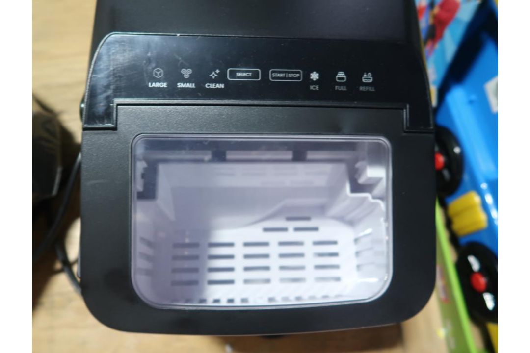 Chefman Iceman personal ice maker - Image 3 of 4