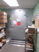 walk-in freezer w/ raised floor