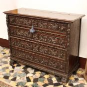 Walnut chest of drawers Italy, XVII-XVIII sec.