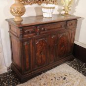 Walnut sideboard Italy, 18th century