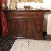 ♢ Walnut sideboard Italy, 18th century