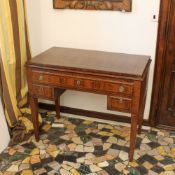 Walnut bureau desk Italy, XVIII century.