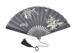 Faltfächer mit Maiglöckchen-Dekor, um 1900