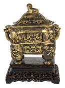 Small incense burner on console, China, Qianlong period, 1736-95