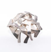 Urban, Rey: Design-Brosche