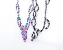 Bloch, Denise: Zwei Halsketten