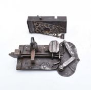 Konvolut mit Türschloss und Gehäuse, 18. Jh.