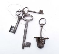 Kapellenschloss mit Schlüssel und drei weitere Schlüssel, 17./18. Jh.