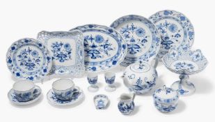 Meissen, Tafel- und Teeserviceteile "Zwiebelmuster"