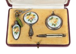 Puppenzubehör Etui. Set mit