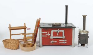 Puppenherd um 1925, Gusseisen, rot