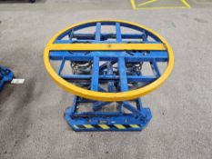Global Industrial Pallet lift