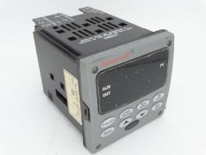 HONEYWELL DC2500-EB-0L00-100-00000-00-0 TEMPERATURE CONTROLLER