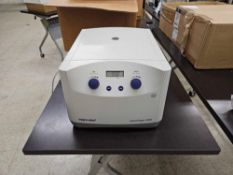 Eppendorf 5702 Centrifuge