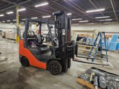 Toyota 8FGCU30 Forklift with Longreach Side Shift Attachment