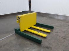 Southworth E-Z Reach SPTU-2 Portable Straddle Bin and Tote Tilter