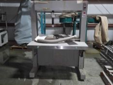 Clamco 7530 Semi-Automatic Strapping Machine