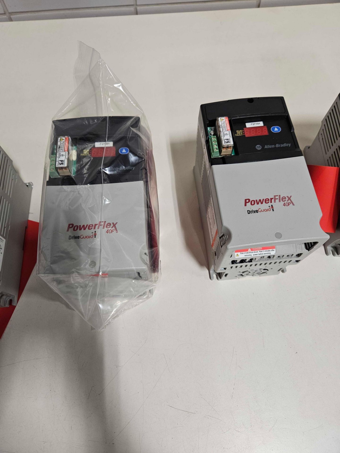 Lot of 6 Allen-Bradley PowerFlex 525 & PowerFlex 40 AC Drive - Image 4 of 11