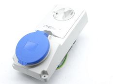 NEW SCHNEIDER ELECTRIC 82142 RECEPTACLE - LOT OF 10