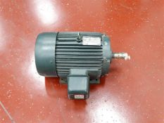 Used Toshiba B0154FLF2USH02 Motor 15HP 230/460V 1775rpm 37/18.5A 4-Pole