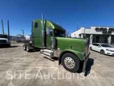 2002 Freightliner FLD T/A Sleeper Truck Tractor