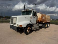 1996 International 9200 4000 gal T/A Water Truck