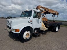 1998 International 4700 S/A Crane Truck