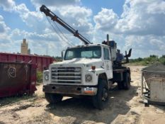 1984 International 1954 S/A Pressure Digger Truck