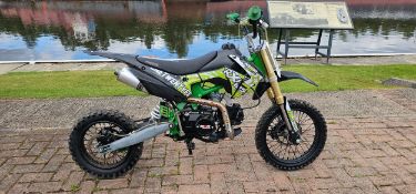 Funbikes KXF125 pit bike, 120cc. Frame number 23HPMH302KXF125 163. Engine number 154FMI16C04817.