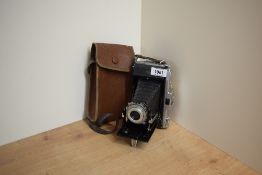 A Zeiss Ikon Nettar folding camera with Navar Anastigmat 1:6,3 105mm lens