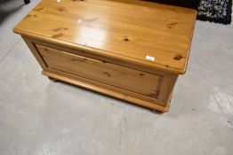 A modern pine bedding box, width approx. 90cm