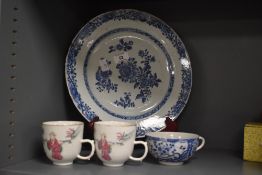 A 18th / 19th century Chinese export blue and white porcelain plate, having floral sprays within a