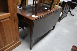 A late 19th or early 20th Century mahogany gateleg dining tabe, width approx. 127cm