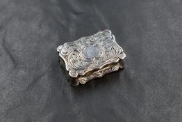 A Victorian silver vinaigrette, of hinged rectangular form, having a overhanging scallop-edged