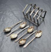 A cased set of six George V Pembury style pattern teaspoons, having thread decoration, marks for