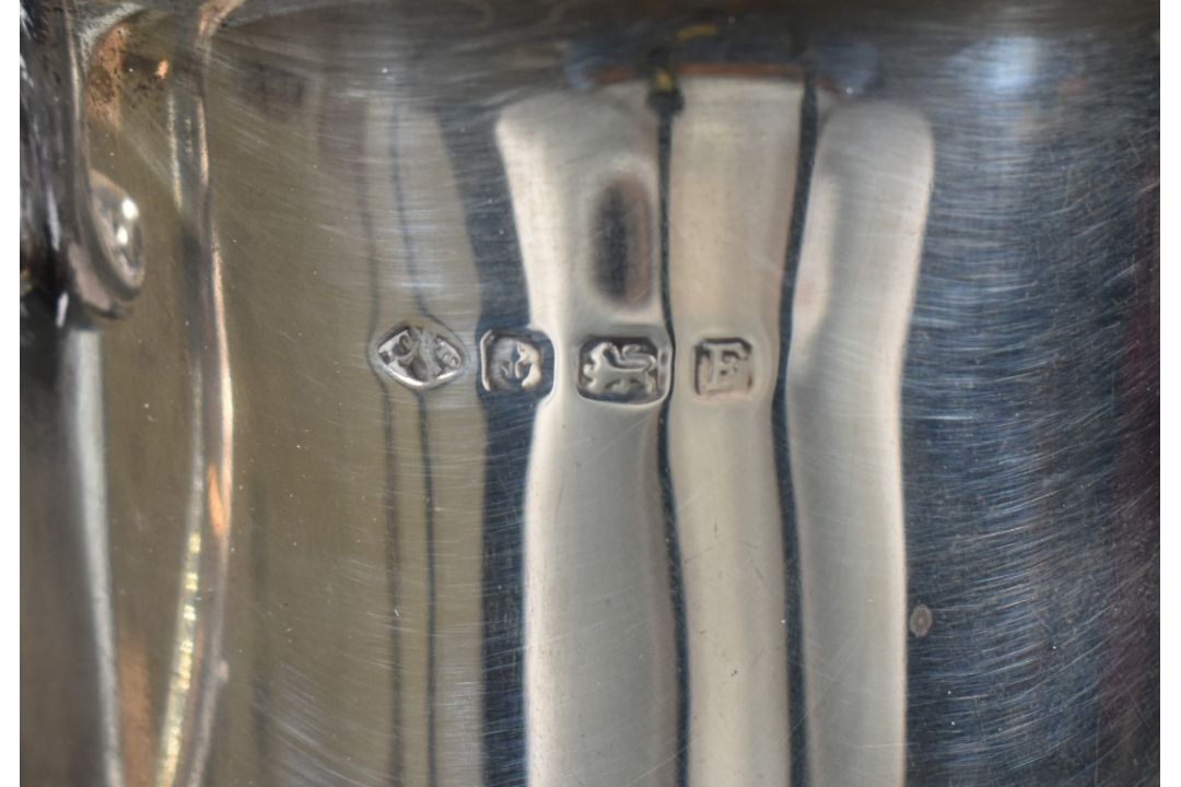A George V silver tankard, of traditional form having a flared rim, decorative s-scroll handle and - Image 4 of 4