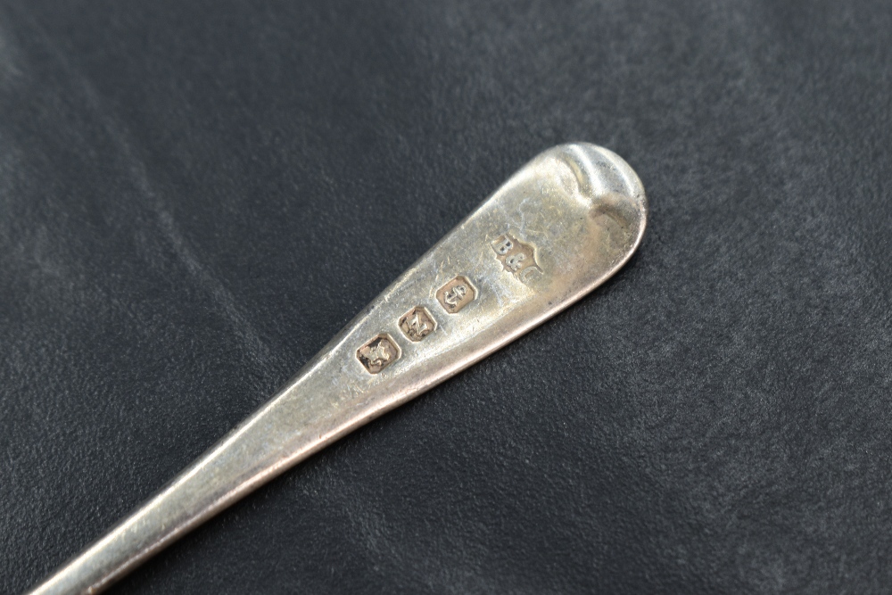 A group of five Victorian silver Old English pattern teaspoons, marks for Birmingham 1899, maker B & - Image 3 of 3