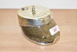 An usual silver horses hoof inkwell, engraved 'Wonder' to the front, w9cm x h6.5cm.