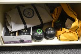 A group of Taylor Lazor lawn bowls, including two lawn bags, approx. 9 bowls.